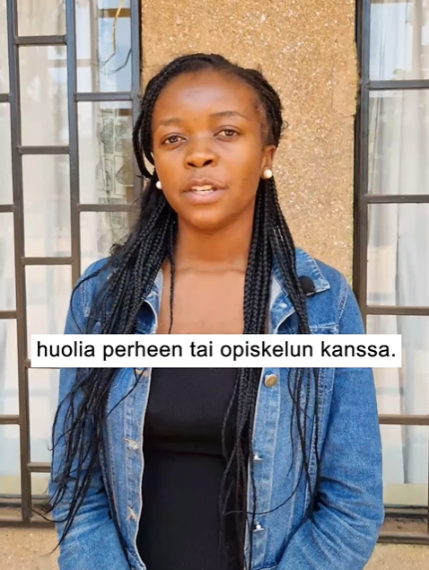 Kuvakaappaus videolta 1 nuori puhuja lähikuvassa.