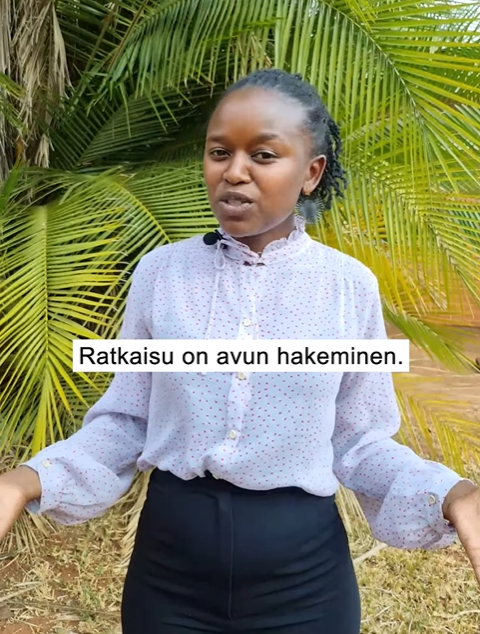 Kuvakaappaus videolta 4 nuori puhuja lähikuvassa.