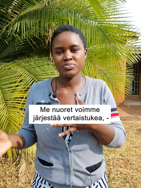 Kuvakaappaus videolta 6 nuori puhuja lähikuvassa.