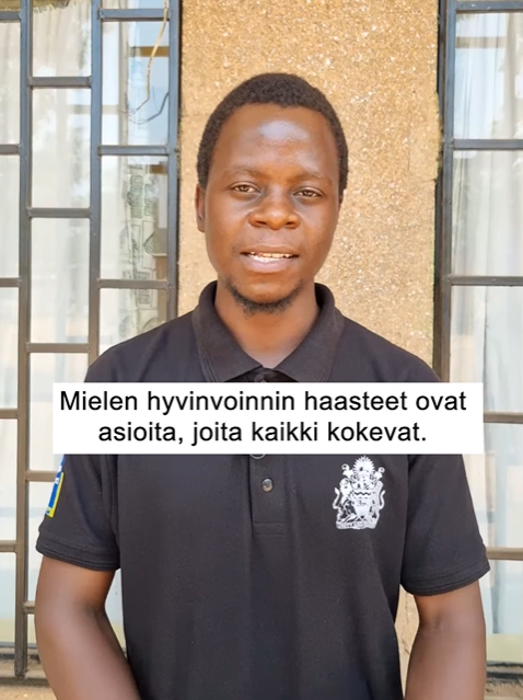 Kuvakaappaus videolta 5 nuori puhuja lähikuvassa.