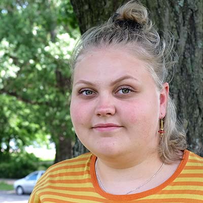 Suomalainen nuori lähikuvassa.
