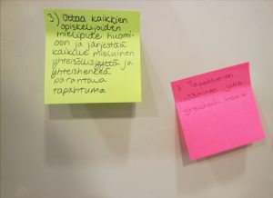 Kuvituskuva 2 muistilappua joissa tekstiä.