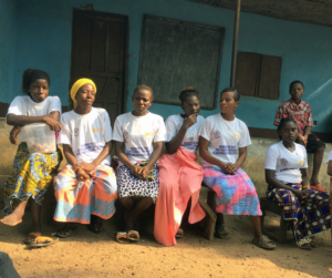 Maanviljelijänaiset kokoontuivat Sierra Leonessa.