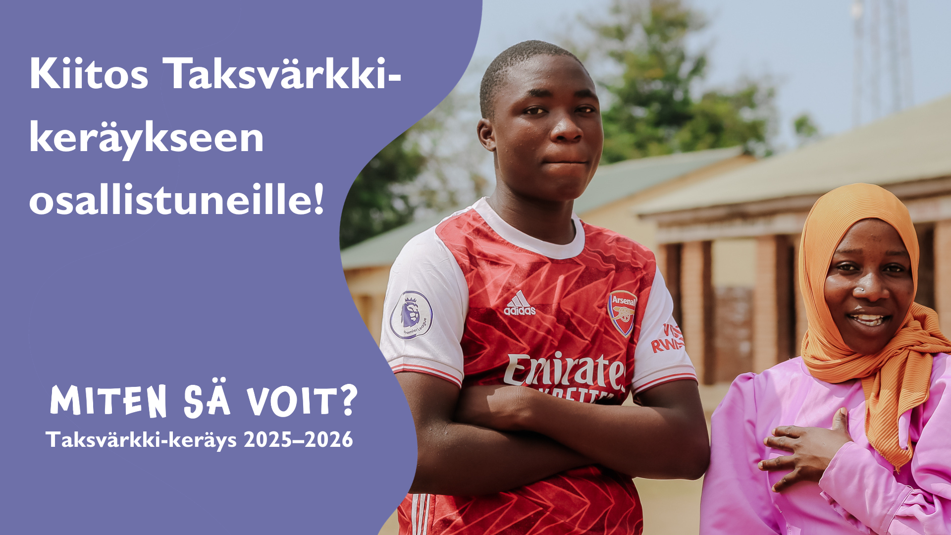 Kampanjakuva, jossa kaksi nuorta seisovat ulkona. Vasemmalla puolella kuvaa on violetti tausta, jossa valkoinen teksti "Kiitos Taksvärkki-keräykseen osallistuneille!" sekä logo "Miten sä voit? Taksvärkki-keräys 2025-2026". Vasemmalla oleva katsoo kameraan kädet puuskassa ja hänellä on punainen jalkapallopaita. Toinen hymyilee ja hänellä on vaaleanpunainen paita sekä oranssi huivi päässään.
